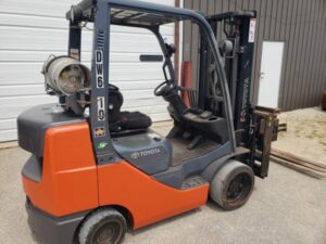 #002 Toyota Turret Truck Model 8FGCU30 - Used