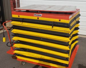 Presto 48"x48" 1500# Cap. Portable Power Lift Table w/ Turntable & Accordion Skirting / Used (PL2) - Image 3