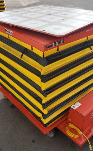 Presto 48"x48" 1500# Cap. Portable Power Lift Table w/ Turntable & Accordion Skirting / Used (PL2) - Image 5