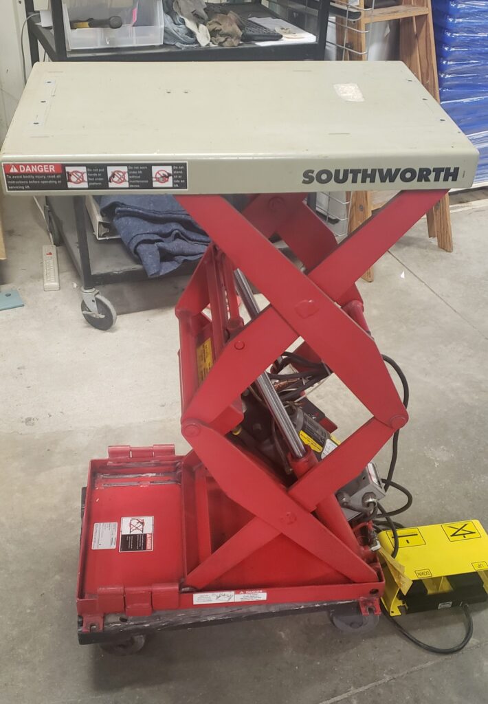 Southworth 1000# Capacity 16"x24" Electric Lift Table w/Foot Control - Used