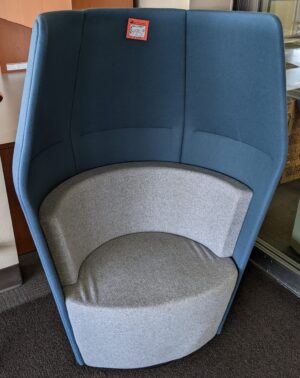 Boss "Peak & Boo" Blue/Grey Swivel Seat w/ Upholstered Screen - Used