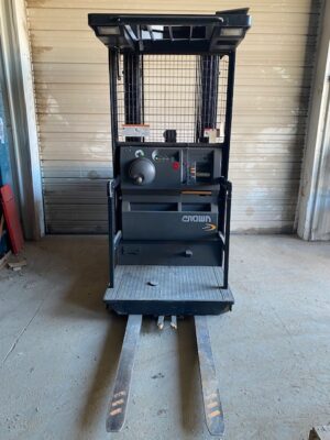 #001 Crown SP3510-30 Forklift - Used - Image 7