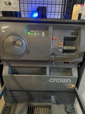 #002 Crown SP3510-30 Forklift - Used - Image 5