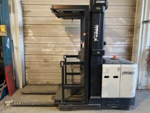 #002 Crown SP3510-30 Forklift - Used
