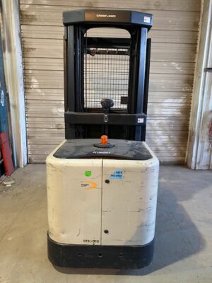 #002 Crown SP3510-30 Forklift - Used - Image 8