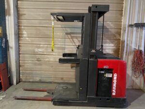 #072 Raymond 520-0PC30TT Forklift - Used