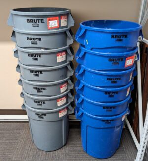 Alternative view of Rubbermaid Brute Blue 20 Gallon Heavy-Duty Plastic Recycling Container - Used