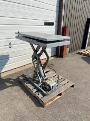 American Lifts 2000# Capacity 28"x48" Electric Lift Table w/Foot Control Welter #504 - Used
