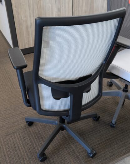 HON Ignition 2.0 Mid Back Task Chair (Warehouse Deal) - New - Image 2