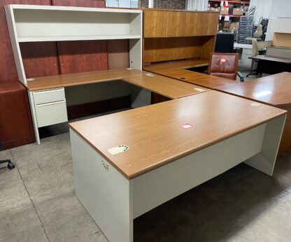 HON 38000 Series Putty / Medium Oak Laminate U-Shape Desk Set w/ Hutch - Used