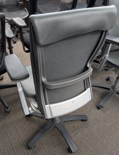 Knoll Life Grey Leather Armchair - Used - Image 2