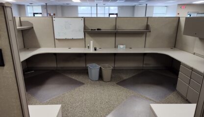 Lacasse 6'x6' Panel Workstations w/ Electrical - Used - Image 2