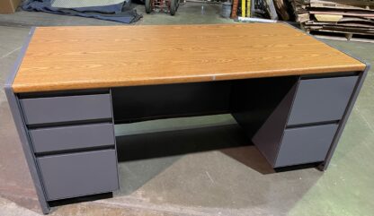 Steelcase 9000 Series 35"x70" Med Oak/Charcoal Desk - Used - Image 2