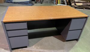 Alternative view of Steelcase 9000 Series 35"x70" Med Oak/Charcoal Desk - Used