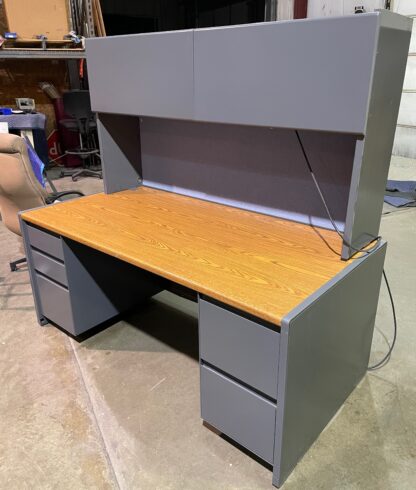 Steelcase 9000 Series 35"x70" Med Oak/Charcoal Desk - Used