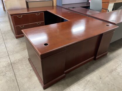 Traditional Mahogany Veneer U-Shape Desk Set - Used