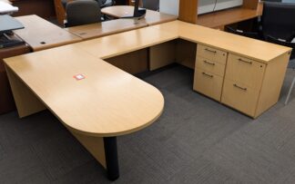 Maple 6'x8.5' U-Shape Peninsula Desk Set - Used