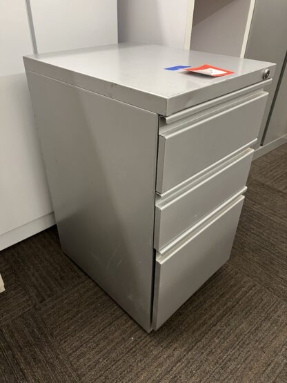 Silver 19"D B/B/F Mobile Drawer Pedestal - Used