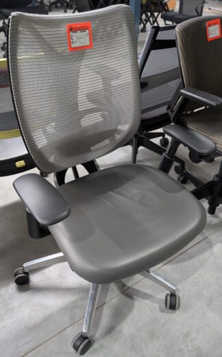Teknion Sabrina Synchro-Tilt Basalt Task Chair - Used
