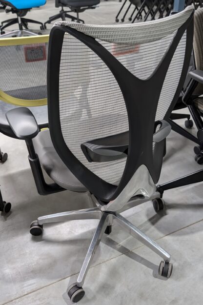 Teknion Sabrina Synchro-Tilt Basalt Task Chair - Used - Image 2