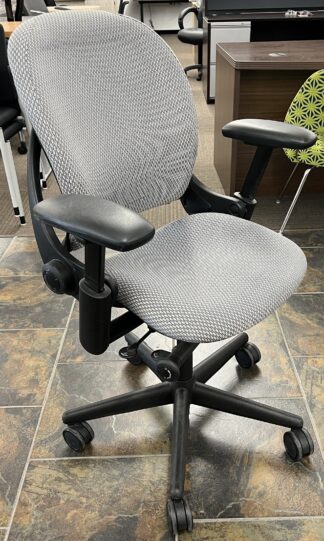 Steelcase Leap V1 w/ Patterned Light Gray Fabric - Used