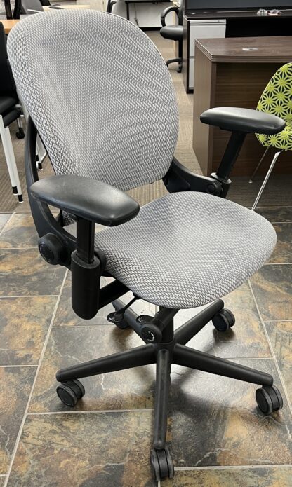 Steelcase Leap V1 w/ Patterned Light Gray Fabric - Used