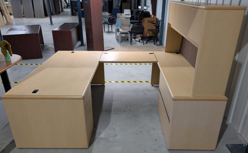 Maple 100"x72" U-Shape Desk Set w/ Hutch - Used