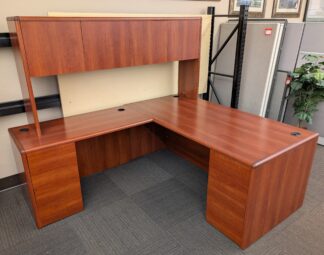 HON 10700 Series Cherry 6'x7' Desk Set w/ Hutch (R Return) - Used