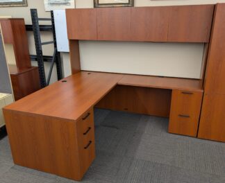Cherry Laminate 6'x7' L-Shape Desk Set w/ Hutch (R Return) - Used