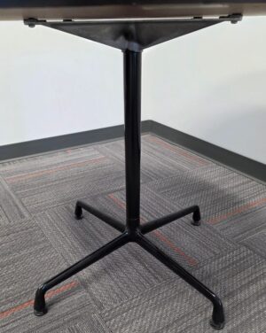 Alternative view of Round 36"D Grey Top Black Base Table - Used