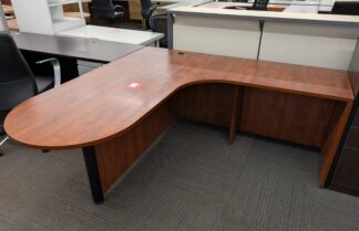Cherry 6'x6' Ergo Peninsula L-Shape Desk - Used