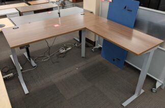 Walnut 6'x6' Height-Adj. L-Shape Table w/ OMT-Veyhl New Surplus Base - Used