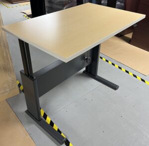 Knoll 46.5"x29.5" Maple/Black Manual Pneumatic Height Adjustable Table - Used
