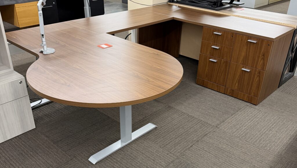 Knoll 9'Wx6'D Walnut U-Shape Heigh Adjustable Deskset - Used
